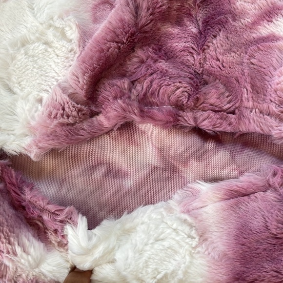 Sew Sweet by Minky designs fur cushion cover - Picture 4 of 4